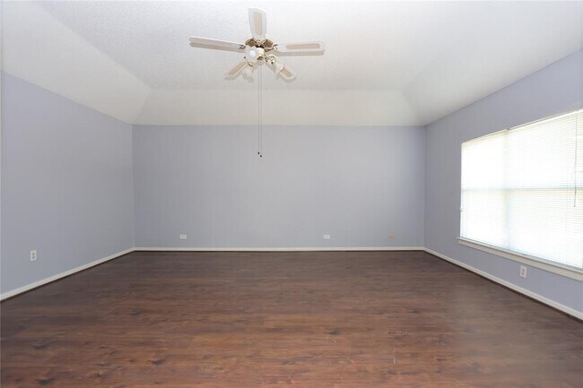 Building Photo - 4009 Spring Branch Dr W