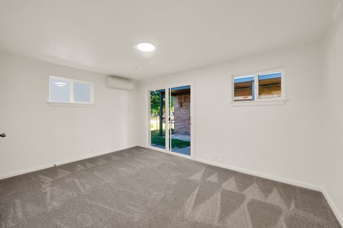 Building Photo - 189 N 300 E
