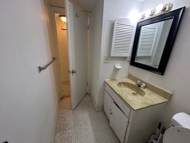 Building Photo - 1221 Kennedy Rd