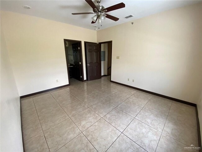 Building Photo - 1205 E Daffodil Ave