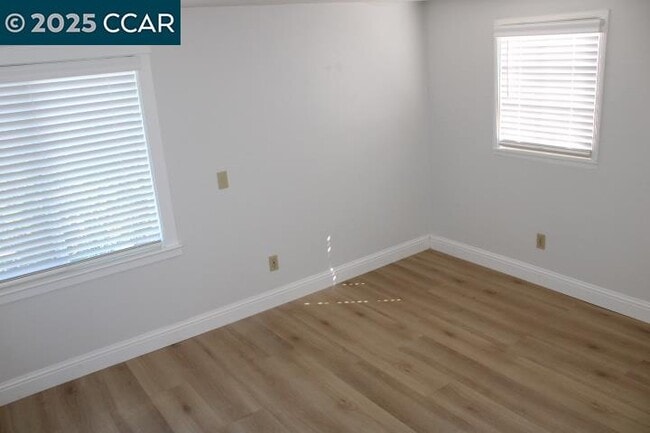Building Photo - 5910 Skyline Dr