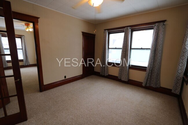 Building Photo - 502 1/2-502 1/2 S Leebrick St