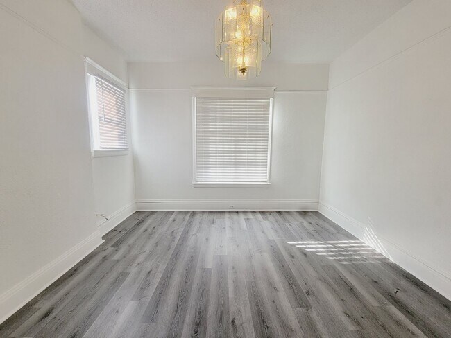 Building Photo - 1928 Arizona Ave