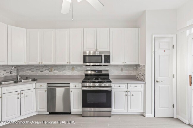 Building Photo - 19 Persimmon Ln