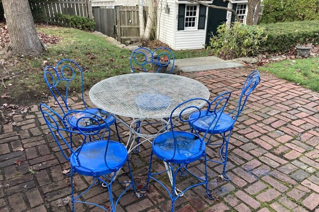 Building Photo - 21 Mugford St