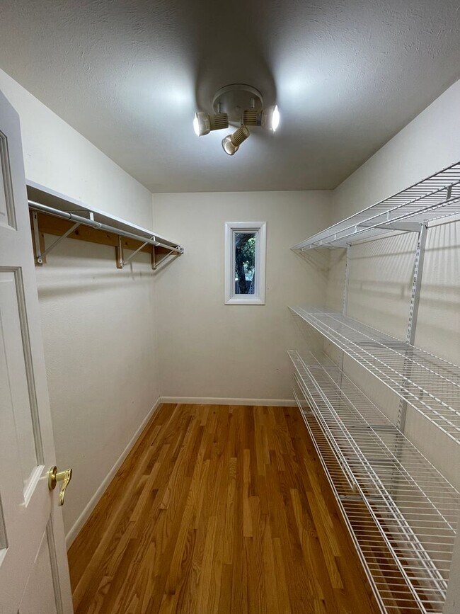 Building Photo - Lovely 3 BED / 2 BATH family home in Parkside neighborhood!
