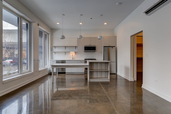 Building Photo - 1131 W Winona St