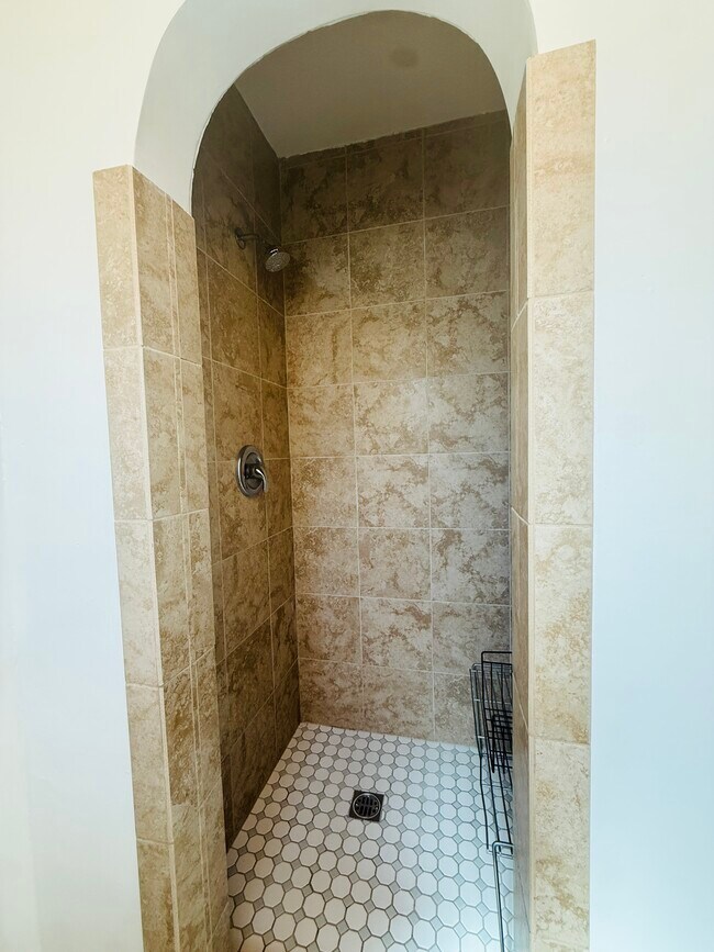 Building Photo - 818 Shenandoah St