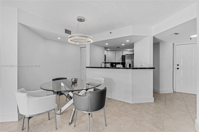 Building Photo - 5880 Collins Ave