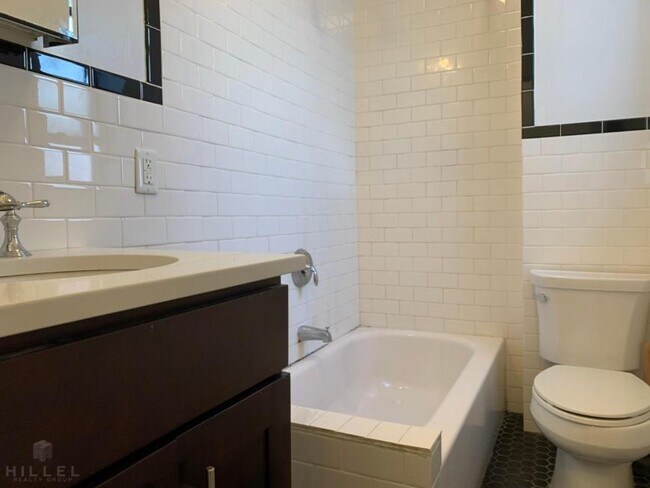 Building Photo - 1 bedroom in ASTORIA NY 11105