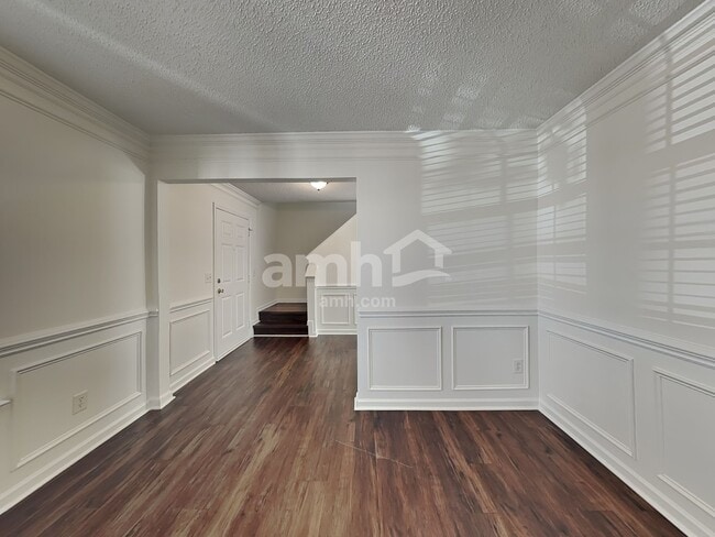 Building Photo - 1003 Glen Hollow Dr