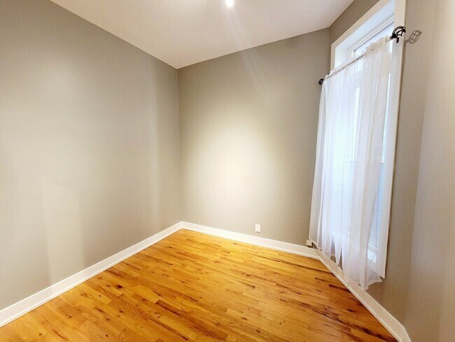 Building Photo - 2809 W Warren Blvd