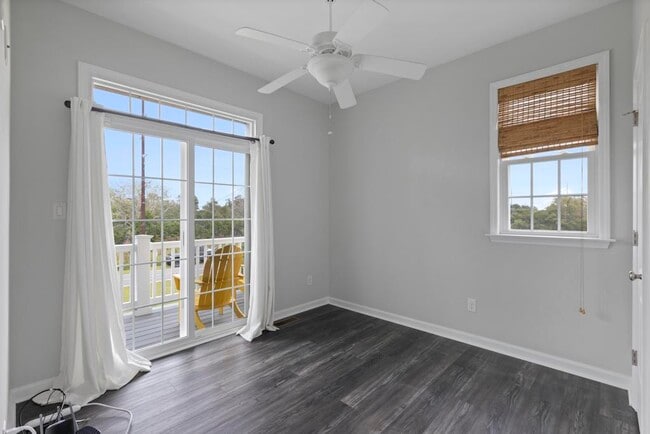 Building Photo - 184 Grandview Dr