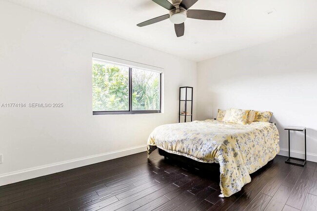 Building Photo - 2809 NE 14th Ave