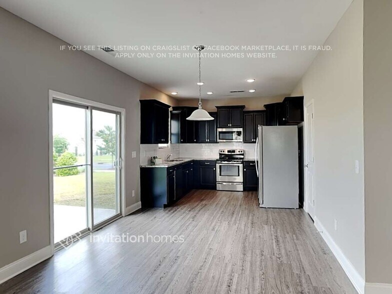 Building Photo - 5365 Roberta Crossing Dr