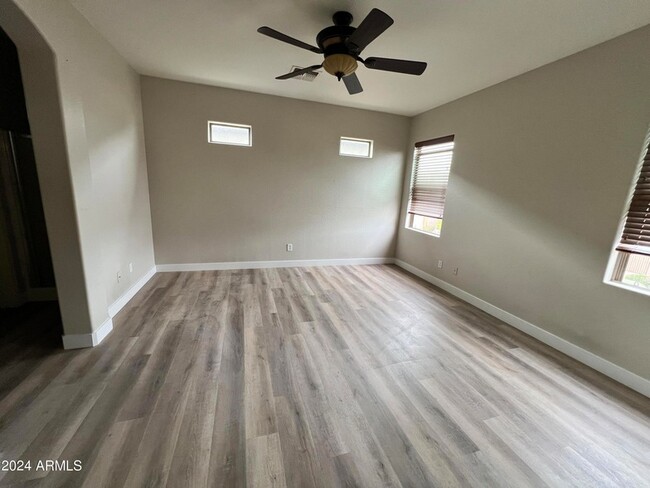 Building Photo - 15842 N 73rd Ln