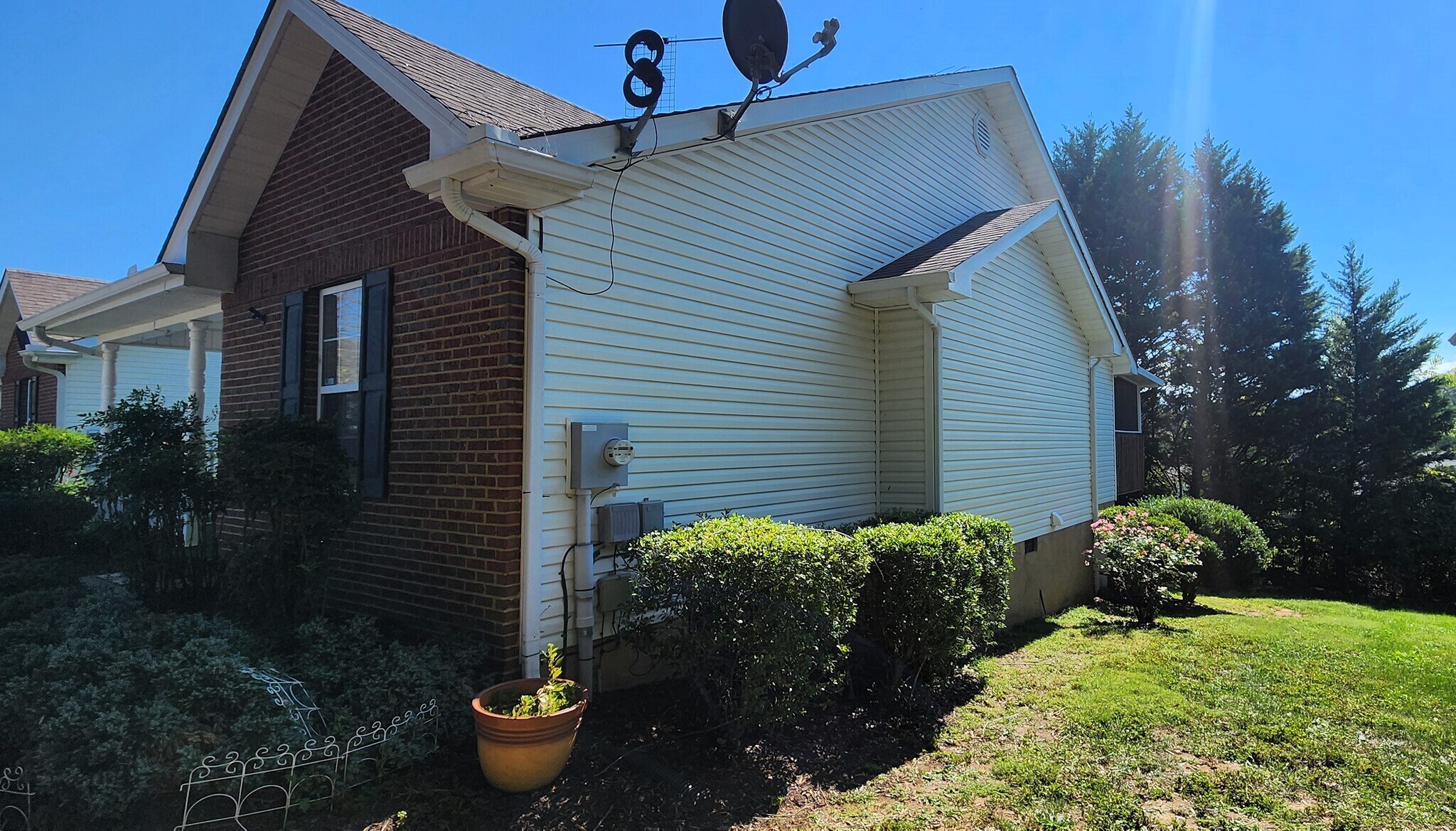 Building Photo - 1521 Mayberry Ln