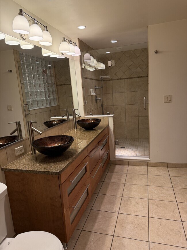 Building Photo - 804 8th St