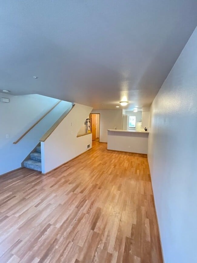 Building Photo - Charming and Spacious 3-Bedroom Townhome w...