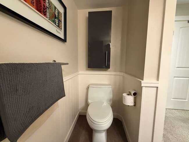 Building Photo - Fully Furnished 2 Bed 2 Bath Condo with Private Patio, 2 Gated Parking Spaces, Pool and Gym