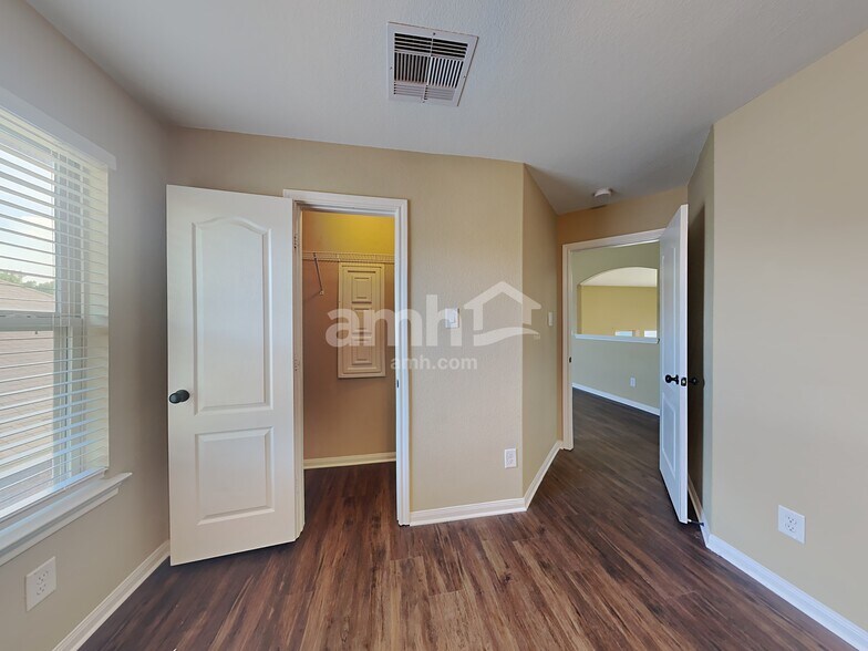 Building Photo - 6815 Hunters Way Ln