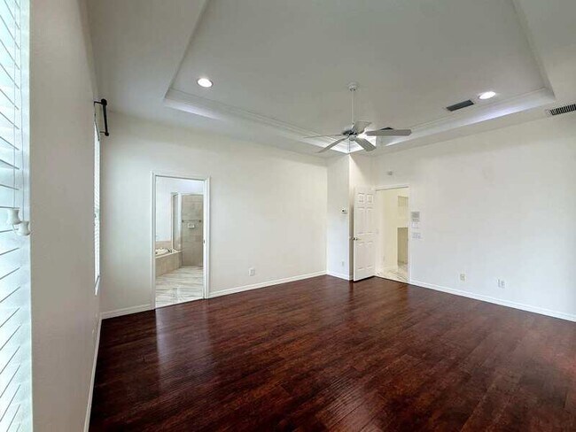 Building Photo - 9512 Greenpointe Dr