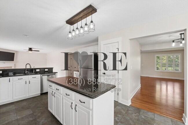 Building Photo - 8765 Hyland-Croy Rd