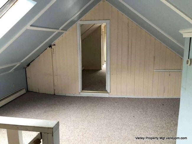 Building Photo - 697 Main St