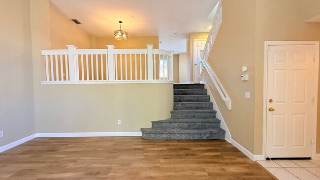 Building Photo - 401 Skylark Ct