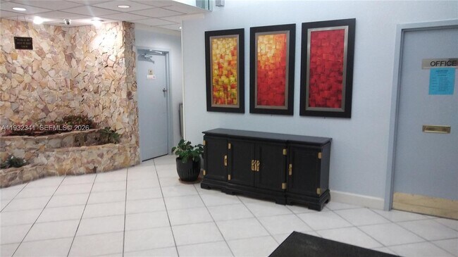 Building Photo - 1000 St Charles Pl