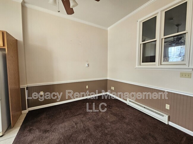 Building Photo - 283 E Main St