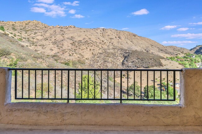 Building Photo - MOVE-IN READY, Bell Canyon 4BR w/views + o...