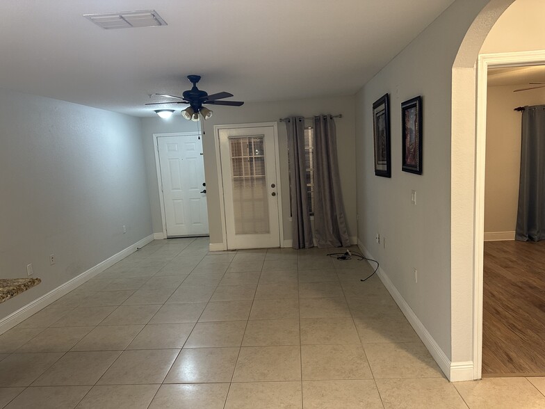 Main entry - 7405 Vista Way