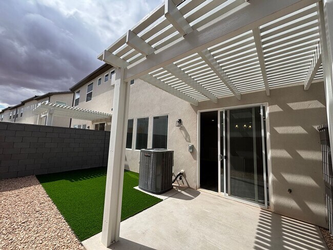 Building Photo - BRAND NEW TOWNHOME FOR RENT!