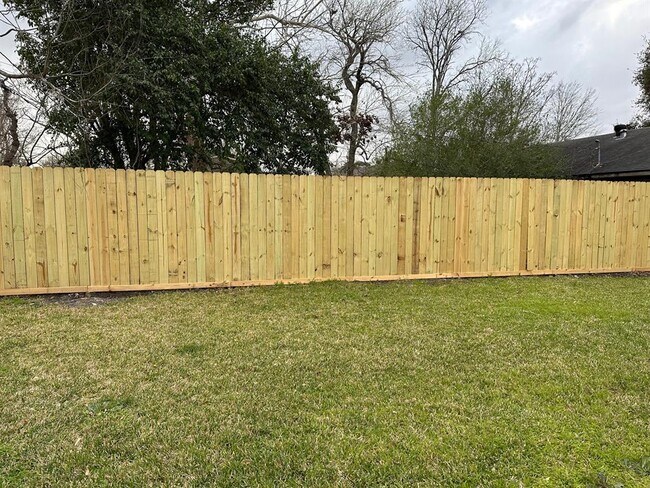Building Photo - 6003 Heatherbrook Dr