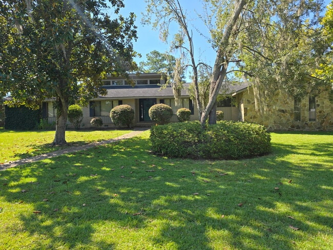 Building Photo - 207 Brookview Terrace