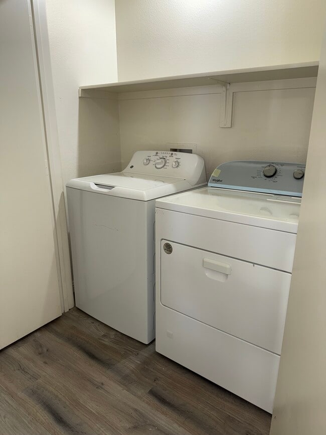 Building Photo - 1881 W Alexander Rd