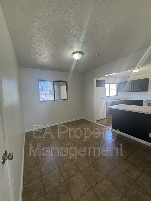 Building Photo - 10017 Los Arboles Ave NE