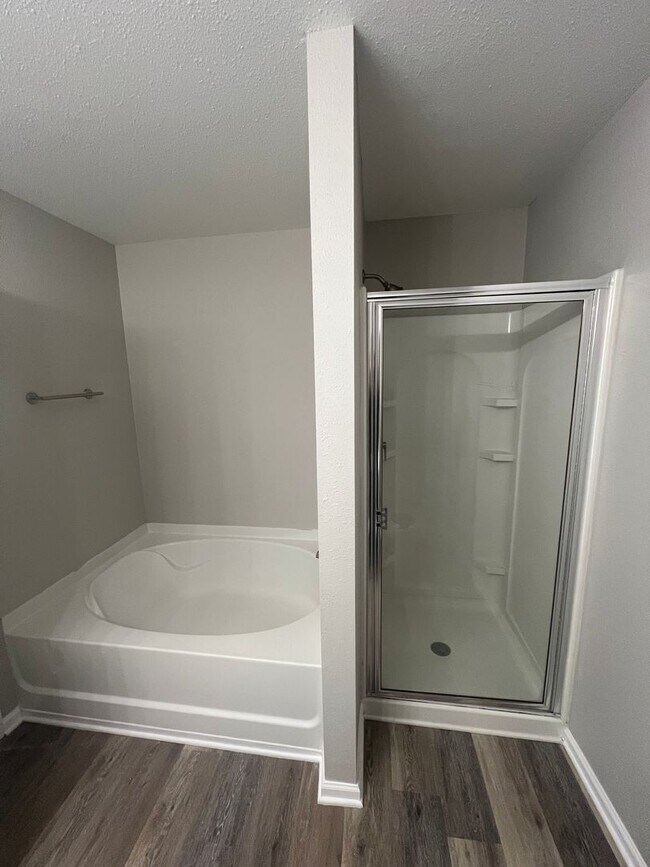 Building Photo - Charlotte Home for Rent (4 beds, 2.5 Baths)