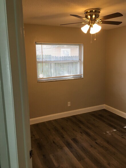 Building Photo - 805 10th St SW