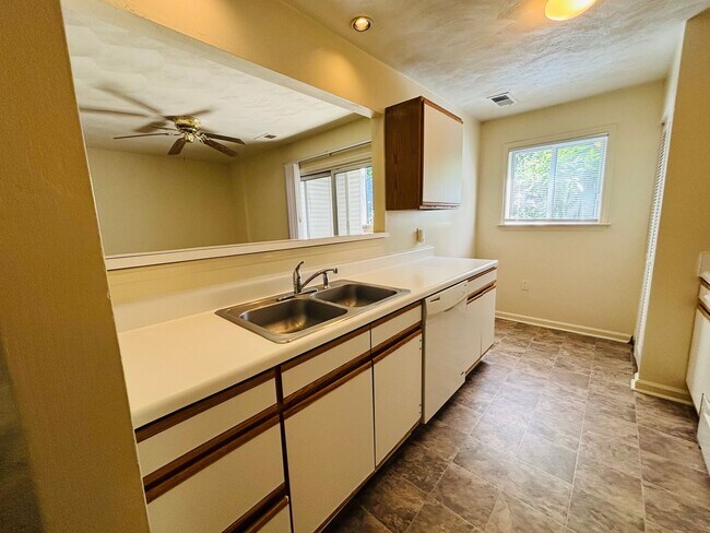 Building Photo - 400 Berryfield Ln