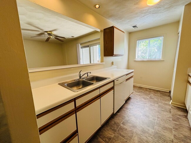 Building Photo - 400A Berryfield Lane