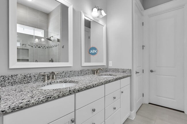 Building Photo - Beautiful custom home in Hampton Lake!