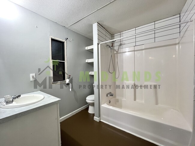 Building Photo - 240 Rister Rd