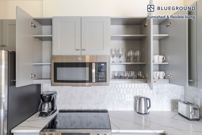 Building Photo - 1501 W Howard Ln