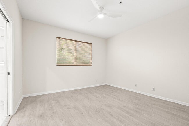 Building Photo - 3187 N Oasis Dr