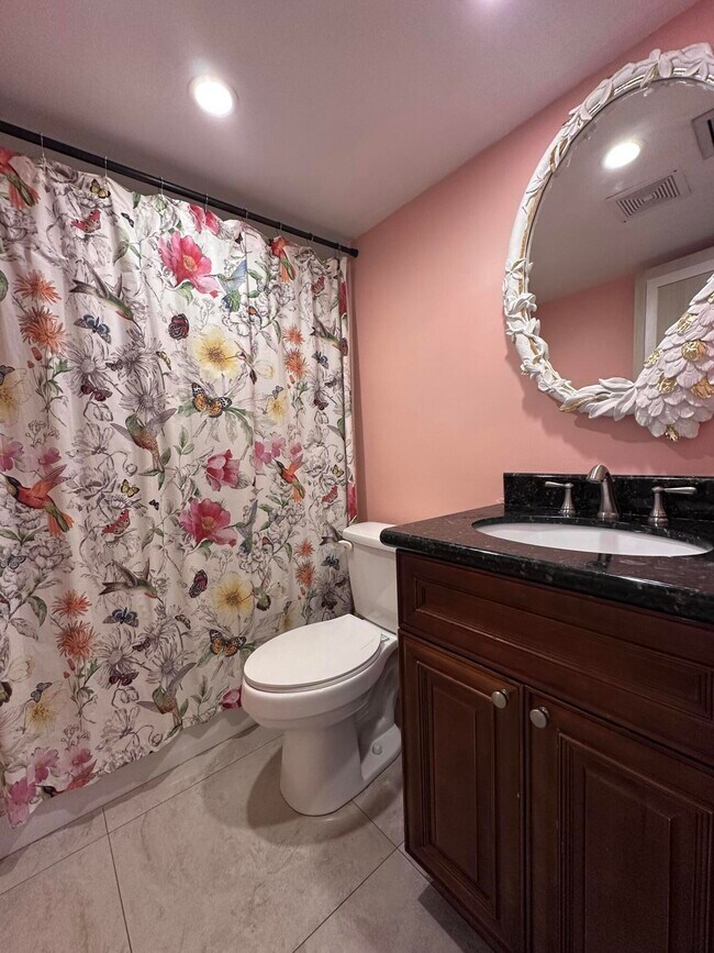 Building Photo - 3121 NE 51st St