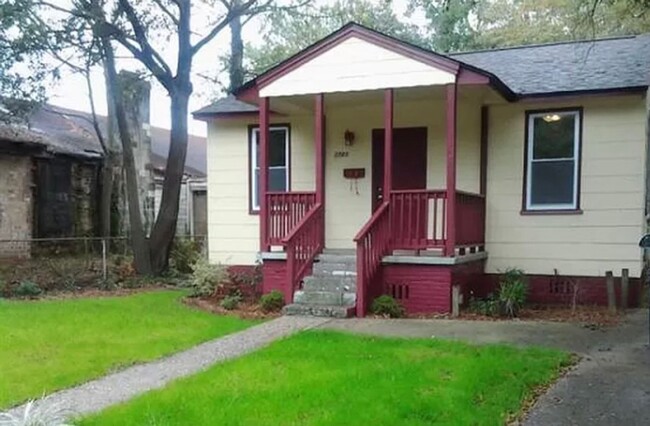 Primary Photo - 2 bedroom, 1 bath single family cottage av...