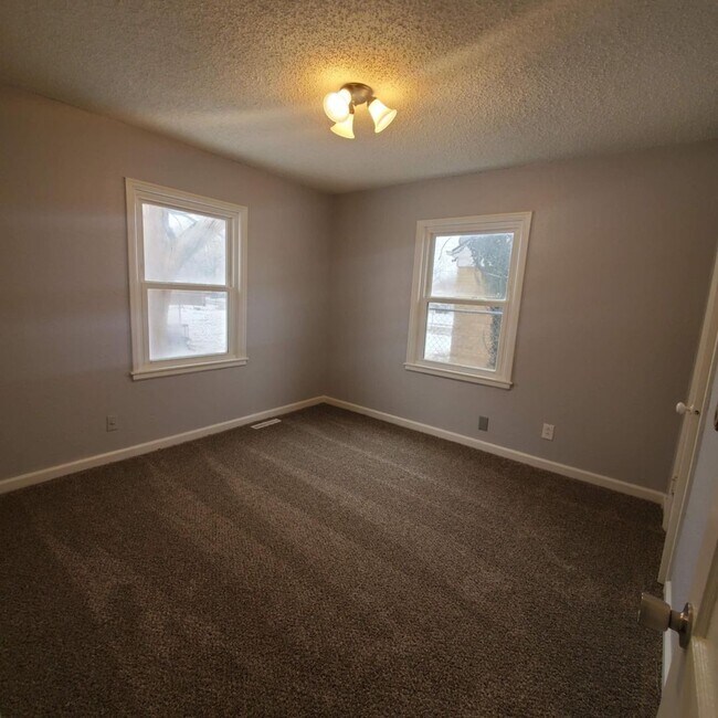 Building Photo - Charming 4-Bedroom Home Near Downtown & Kellogg