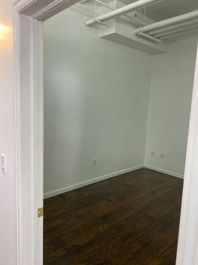 Building Photo - 2 Bedroom Downtown Denver Loft w/ Parking Spot! Available April 1st!